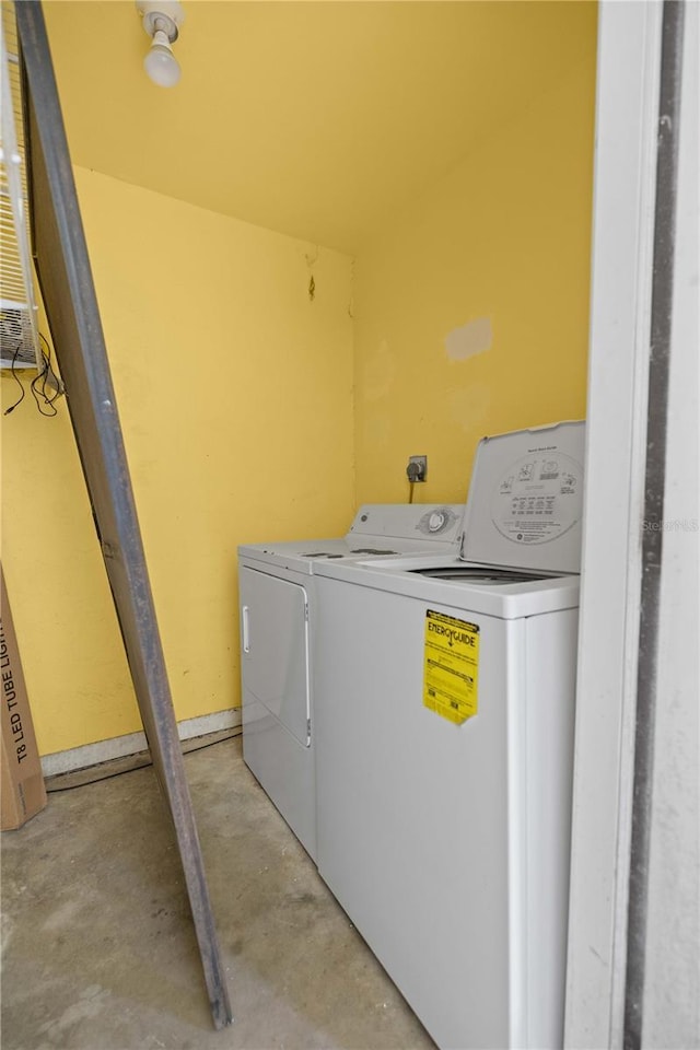 1428 SW 25th Pl, Gainesville, FL 32608 - clothes washing area featuring independent washer and dryer