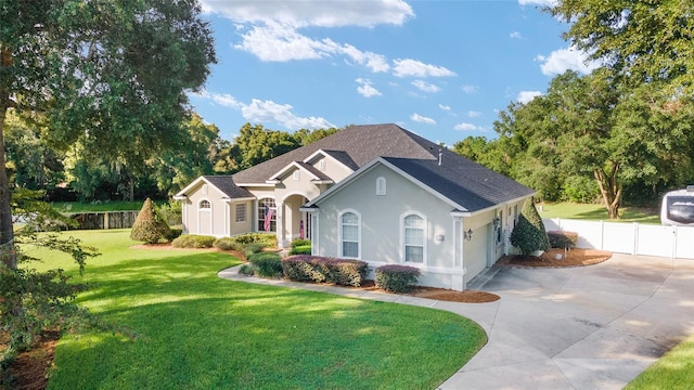 view of front of home featuring a front lawn