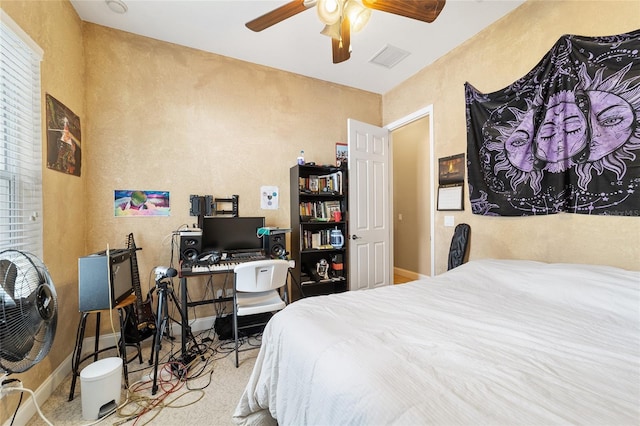 bedroom with ceiling fan