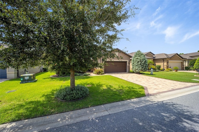 view of front of property featuring a front lawn and a garage