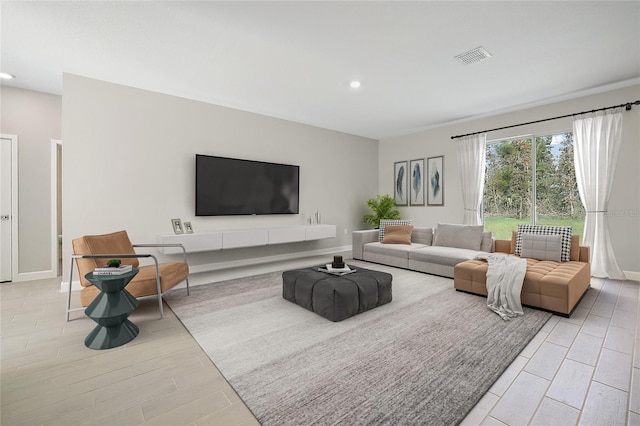 living area with light wood-type flooring, recessed lighting, and baseboards