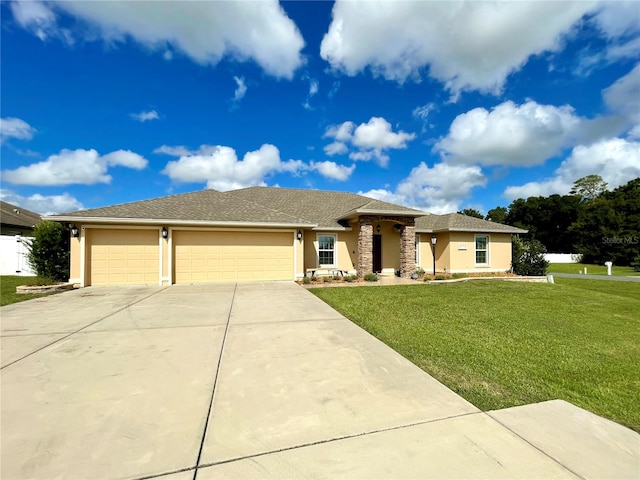 view of front of property featuring a front yard and a garage