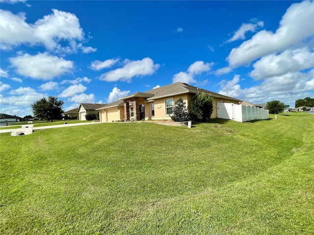 ranch-style home featuring a front lawn