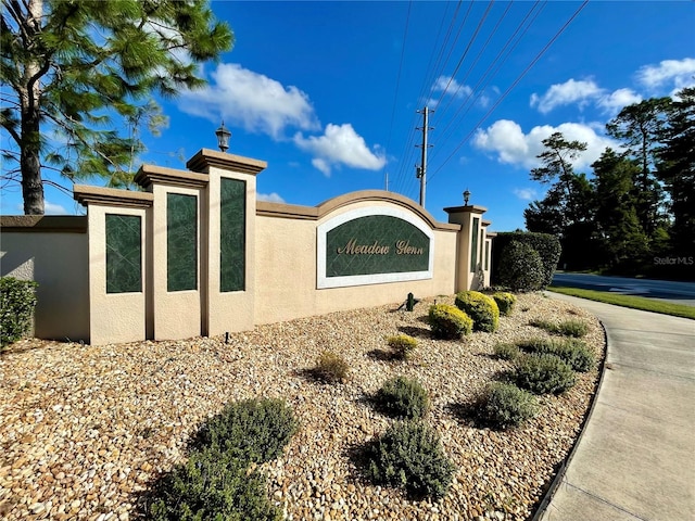 view of community / neighborhood sign