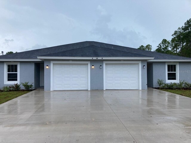 view of front facade featuring a garage