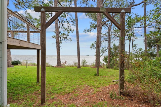 view of yard featuring a water view