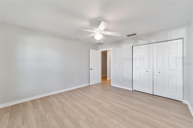 unfurnished bedroom featuring light wood-type flooring, a closet, and ceiling fan