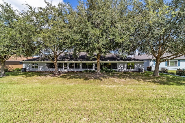 view of front of home with a front yard