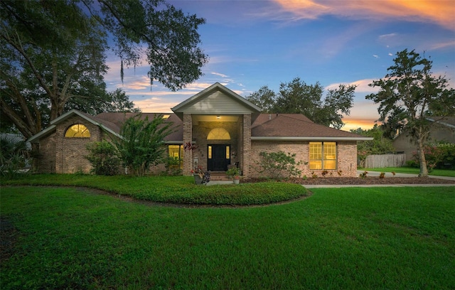 view of front of house featuring a lawn