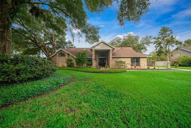 ranch-style home featuring a front lawn