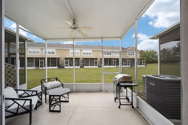 sunroom / solarium with ceiling fan