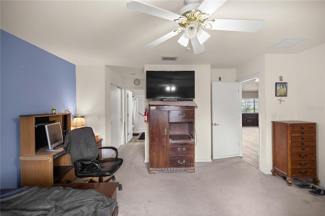 bedroom featuring ceiling fan and carpet