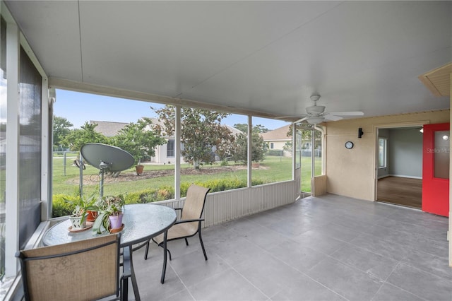 sunroom / solarium with ceiling fan