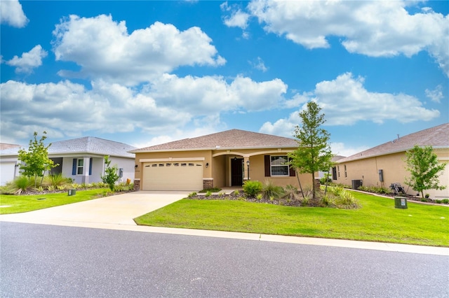 view of front facade with driveway, an attached garage, a front lawn, and stucco siding