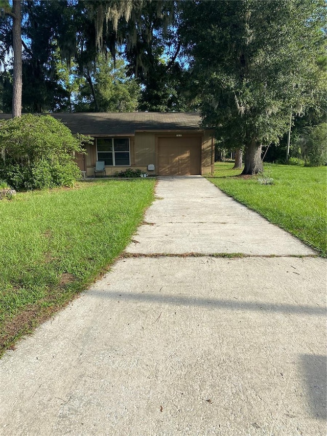 view of front of house featuring a garage and a front yard