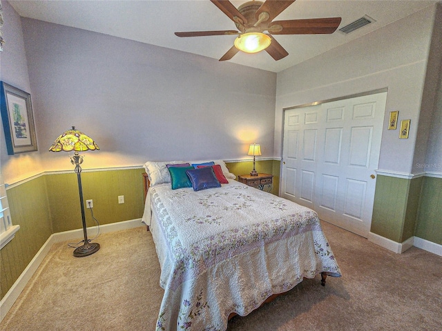 bedroom featuring carpet floors, ceiling fan, and a closet