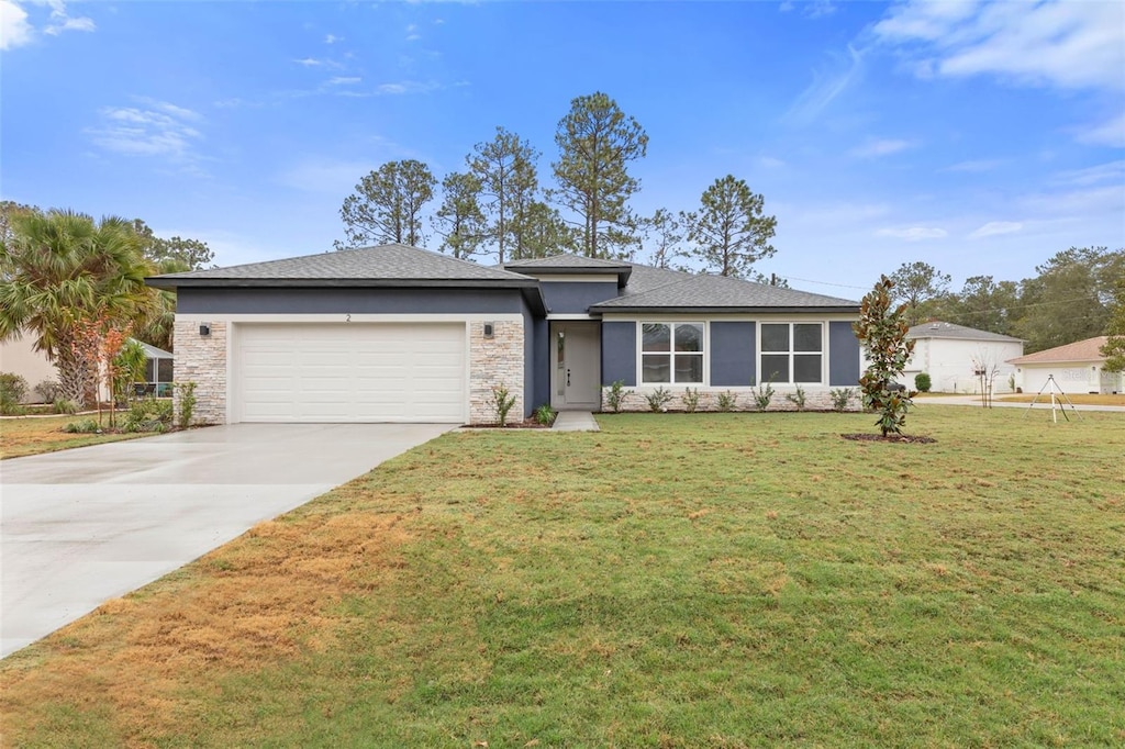 view of front of house featuring a garage and a front yard