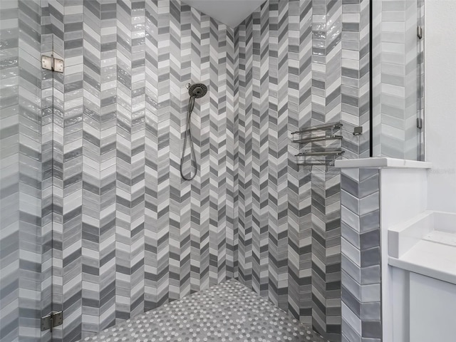bathroom with a tile shower