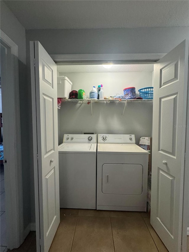 washroom with light tile patterned floors and independent washer and dryer