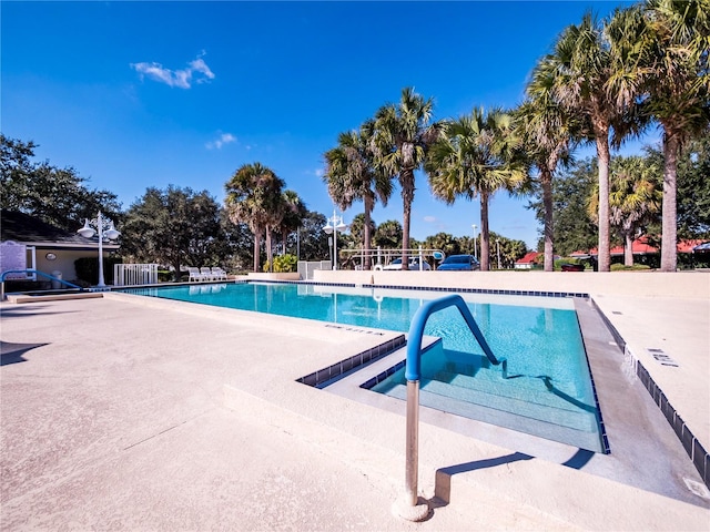 view of swimming pool