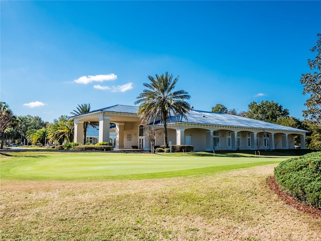 view of front of property with a front yard