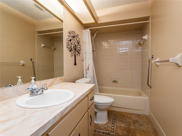 full bathroom featuring shower / bath combination with curtain, toilet, a textured ceiling, and vanity