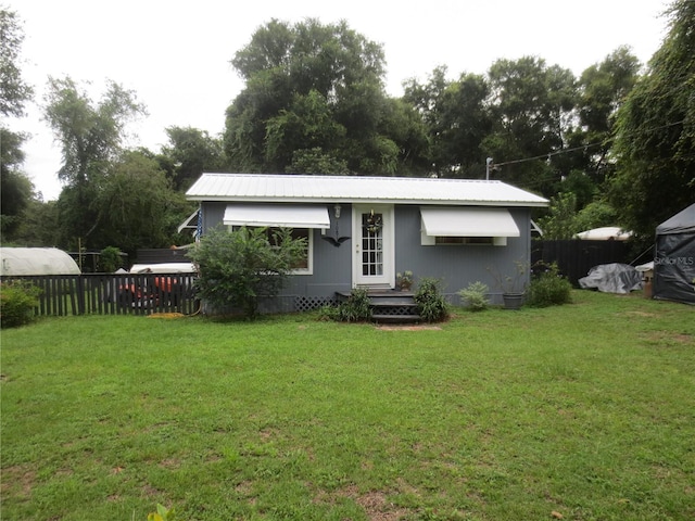 view of front of property with a front lawn