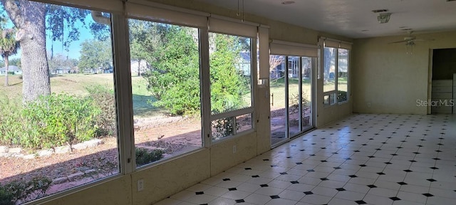 sunroom featuring ceiling fan