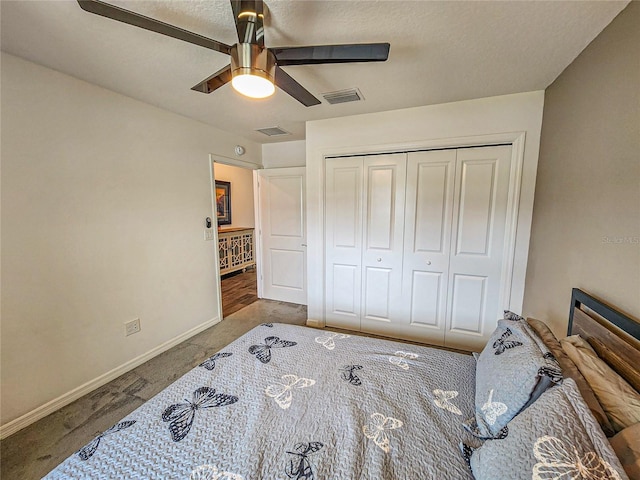 bedroom featuring ceiling fan, a closet, and hardwood / wood-style floors