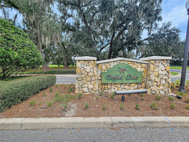 view of community / neighborhood sign