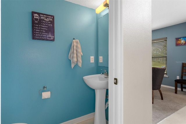 bathroom featuring a textured ceiling