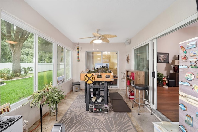 sunroom with ceiling fan