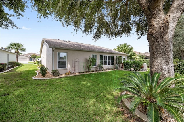 view of front of house featuring a front yard and a garage