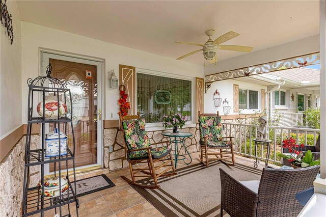 sunroom featuring ceiling fan