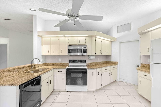 kitchen with white appliances, sink, kitchen peninsula, ceiling fan, and a textured ceiling