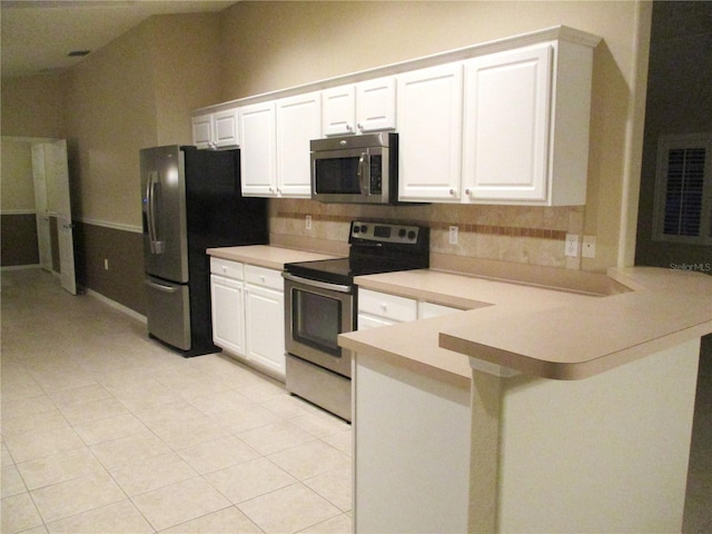 kitchen featuring white cabinetry, stainless steel appliances, and kitchen peninsula