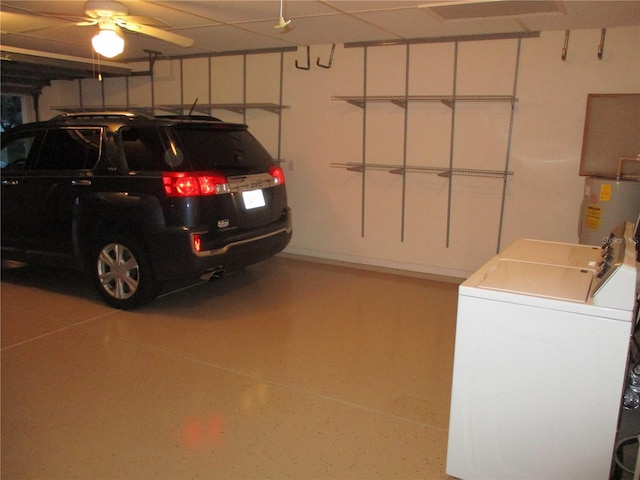 garage with washer / clothes dryer