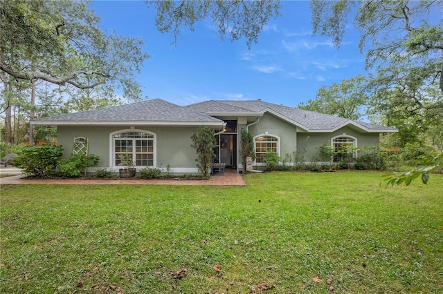 ranch-style house featuring a front yard