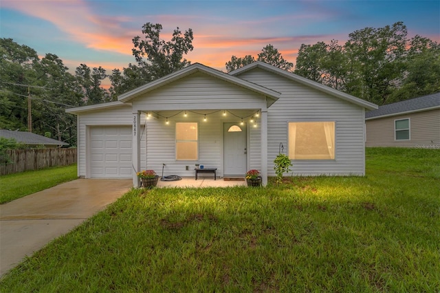 view of front of house featuring a yard