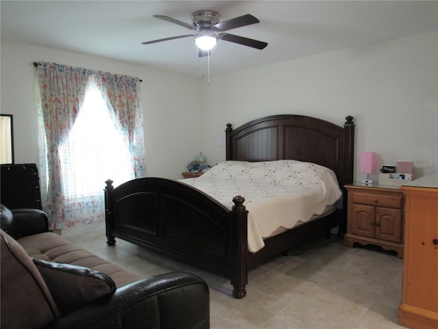 bedroom with ceiling fan