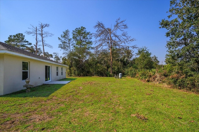 view of yard featuring a patio