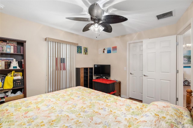 bedroom with ceiling fan