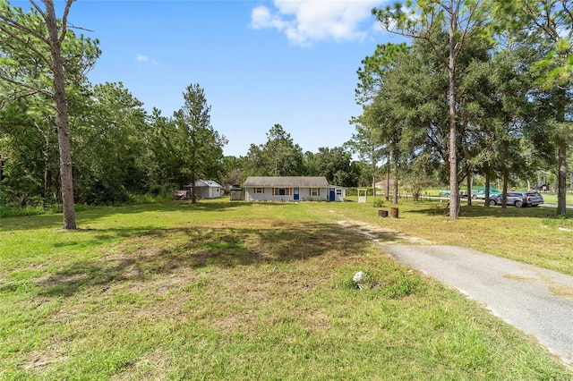 view of front of home featuring a front lawn