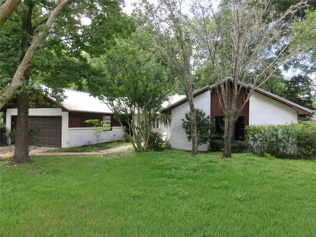 view of yard featuring a garage