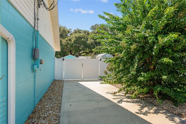 6212 NE 26th Ave, Ocala, FL 34479 - view of patio with a gate and fence