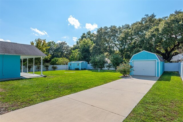 6212 NE 26th Ave, Ocala, FL 34479 - view of yard with an outdoor structure, a shed, a detached garage, and driveway