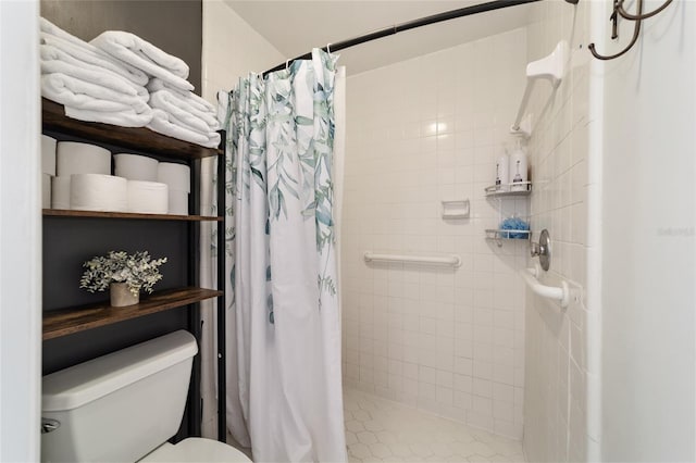 bathroom featuring tile patterned floors, curtained shower, and toilet