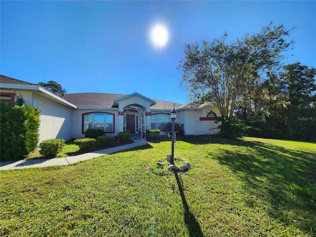 ranch-style house featuring a front yard