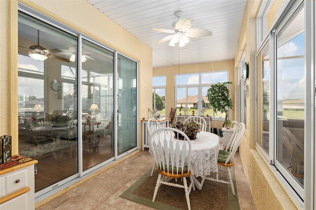 sunroom / solarium with ceiling fan