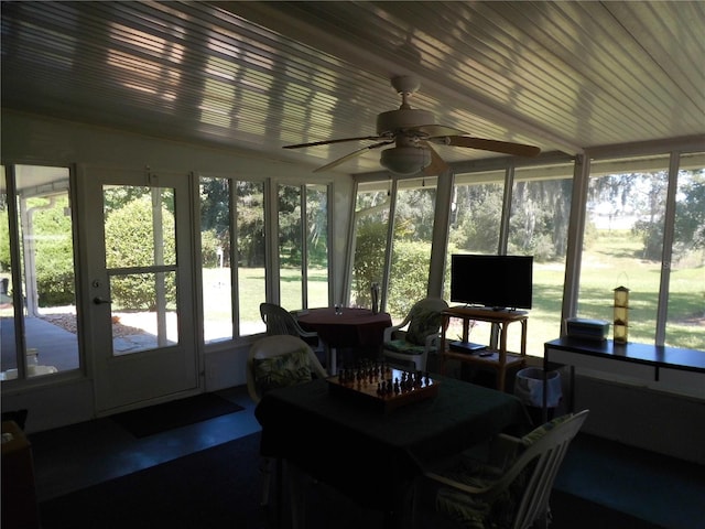 sunroom featuring ceiling fan